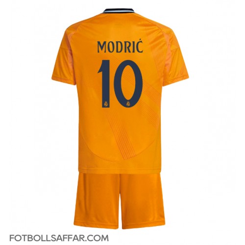 Real Madrid Luka Modric #10 Bortadräkt Barn 2024-25 Kortärmad (+ Korta byxor)